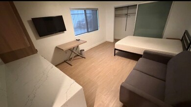 11665 Mayfield Ave in Los Angeles, CA - Building Photo - Building Photo