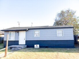 3207 Duke St in Lubbock, TX - Building Photo