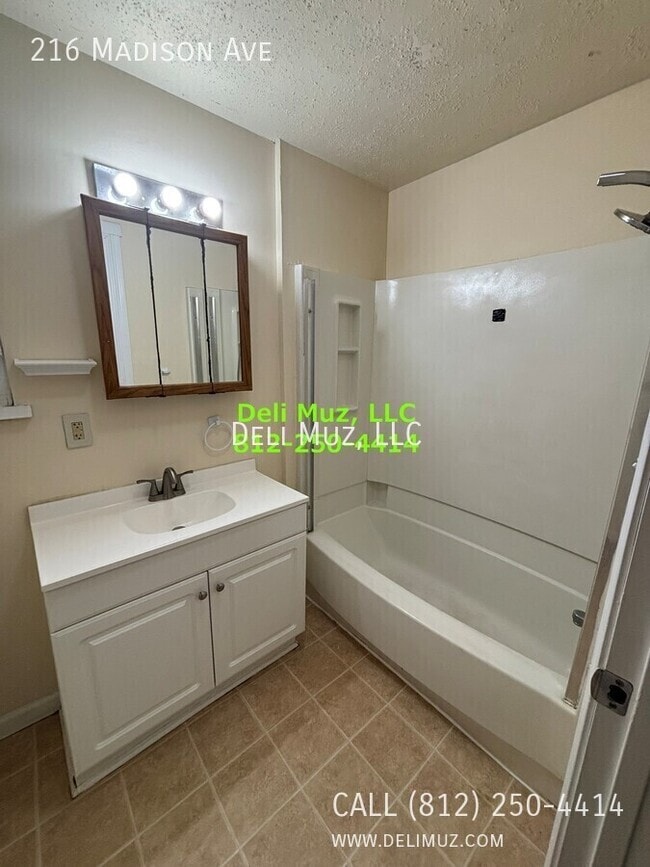 216 Madison Ave in Evansville, IN - Building Photo - Building Photo