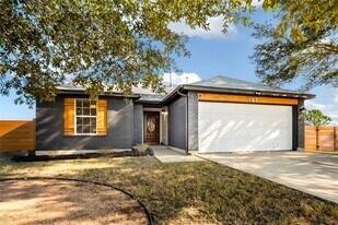 167 Hay Meadow Rd in Cedar Creek, TX - Building Photo