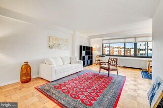 5410 Connecticut Ave NW in Washington, DC - Building Photo - Building Photo