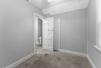 917 W 12th St in Sioux Falls, SD - Foto de edificio - Building Photo