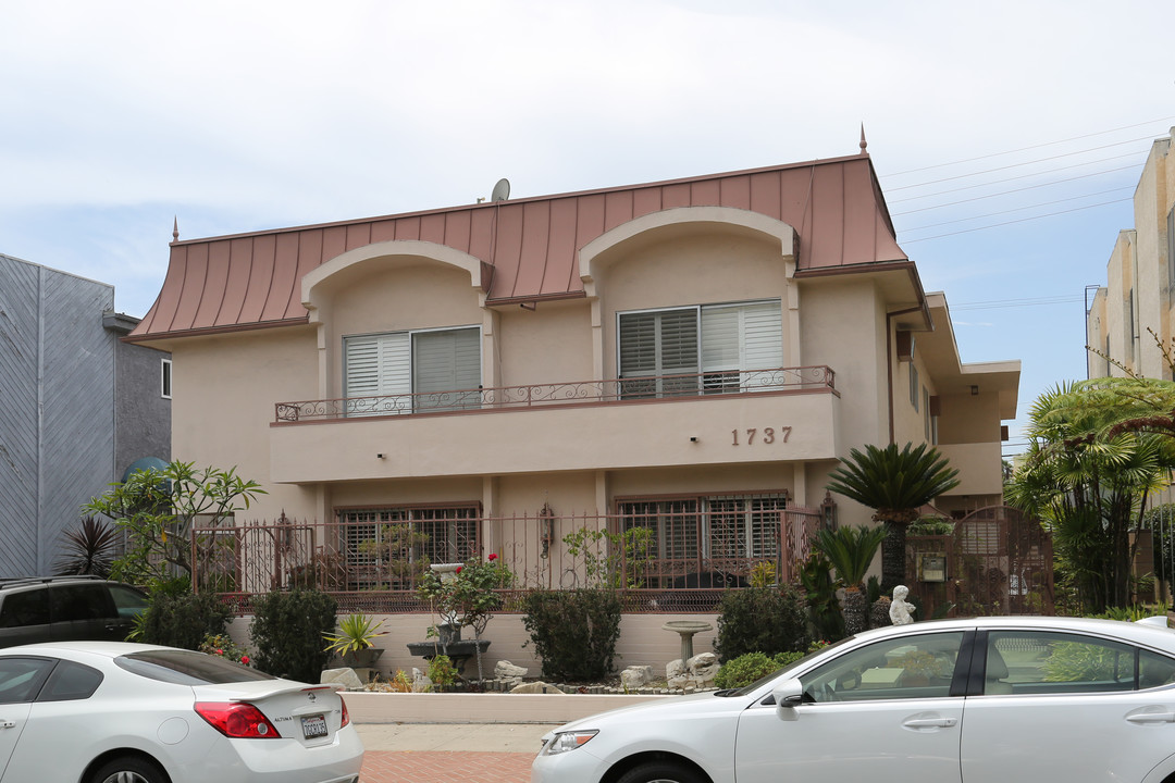 1737 Glendon Ave in Los Angeles, CA - Foto de edificio