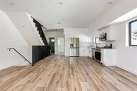 6130 Hazeltine Ave in Los Angeles, CA - Building Photo - Building Photo