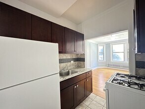 1371 W Estes Ave in Chicago, IL - Building Photo - Building Photo