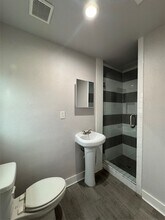 2002 Barbee St, Unit 7 in Houston, TX - Building Photo - Building Photo