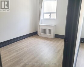 204-204 Kingston Rd in Toronto, ON - Building Photo - Building Photo