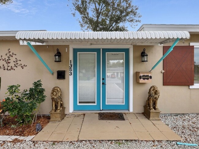1353 Canterbury Rd N in St. Petersburg, FL - Building Photo - Building Photo