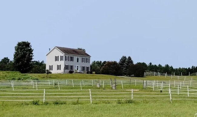 91 Courts Ln in Hudson, NY - Building Photo - Building Photo