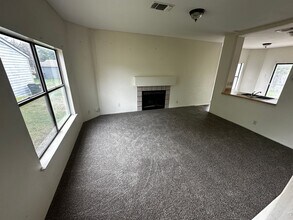 8437 Forest Ridge Dr in San Antonio, TX - Foto de edificio - Building Photo