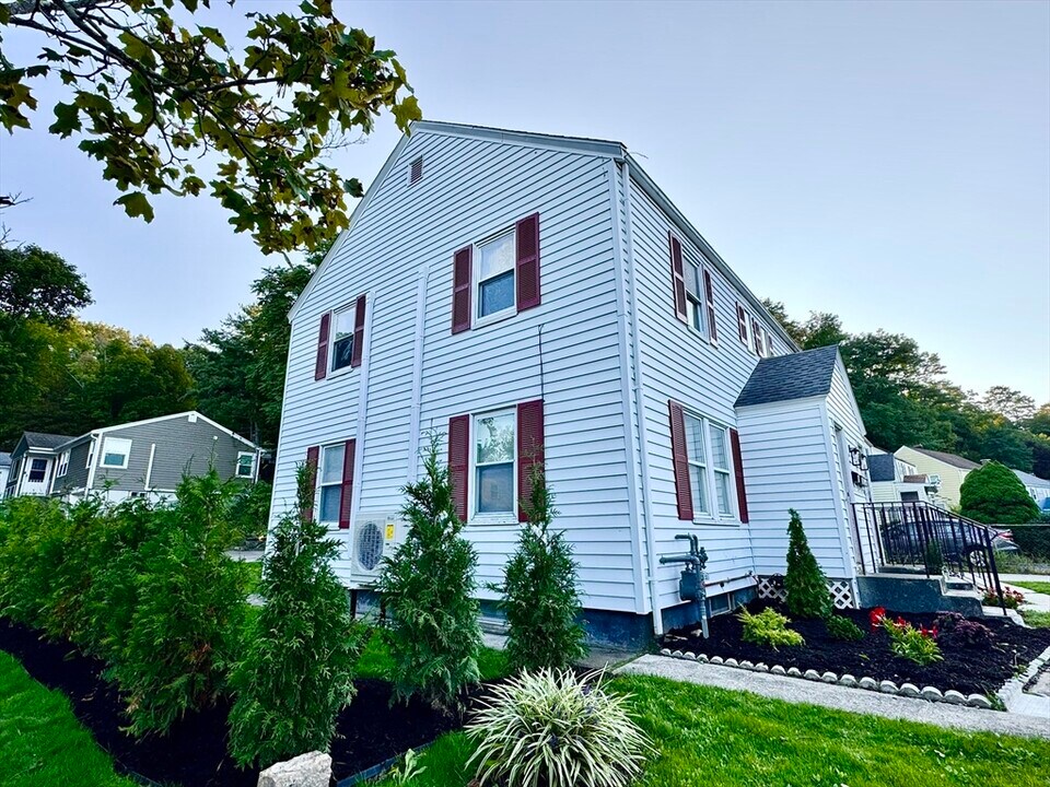 84 Reed St in Worcester, MA - Building Photo