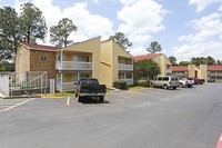 Huntington Hills Apartments in Longview, TX - Building Photo - Building Photo