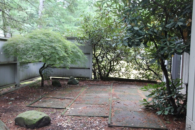 6 Lyle Ct in Farmington, CT - Building Photo - Building Photo