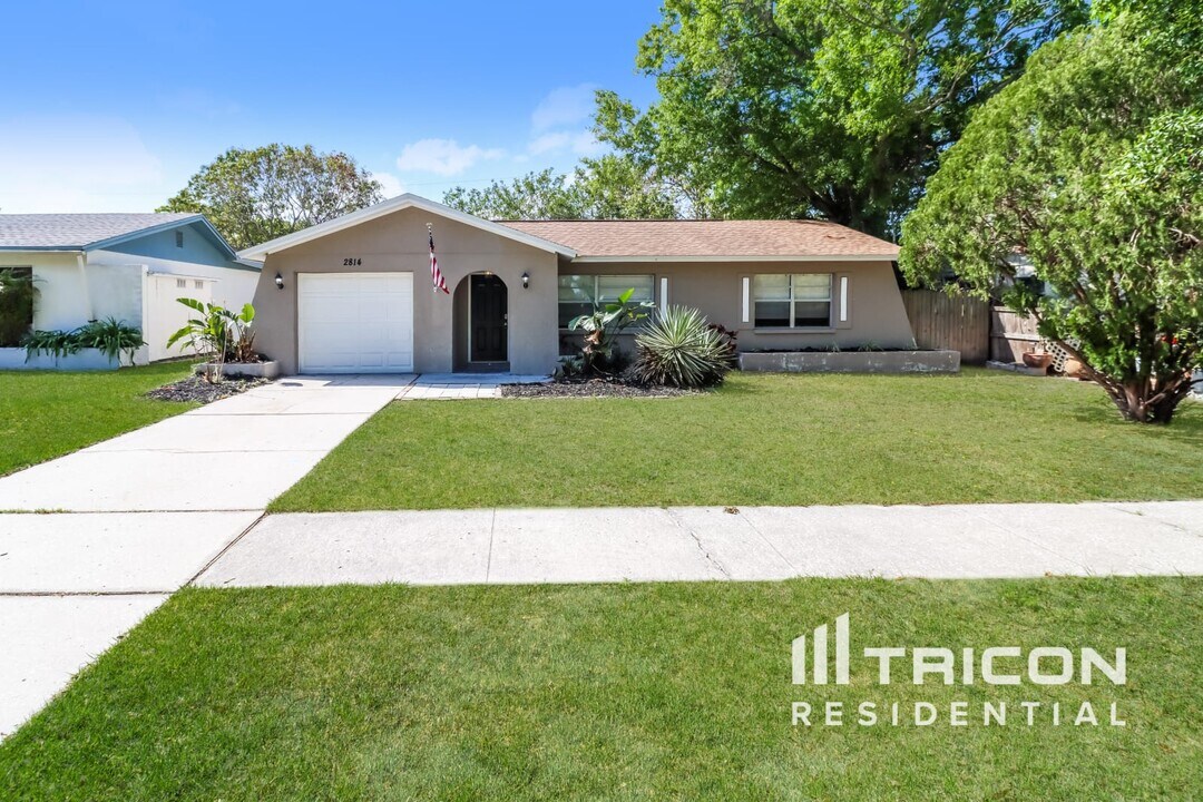 2814 Fulton St SW in Largo, FL - Building Photo