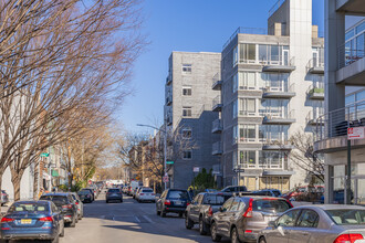 76 Engert Ave in Brooklyn, NY - Building Photo - Building Photo
