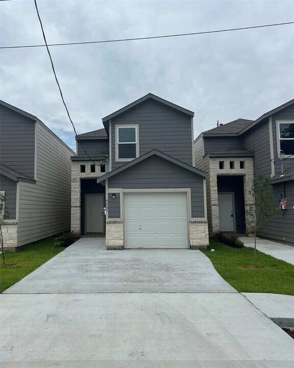 9006 Intervale St in Houston, TX - Building Photo