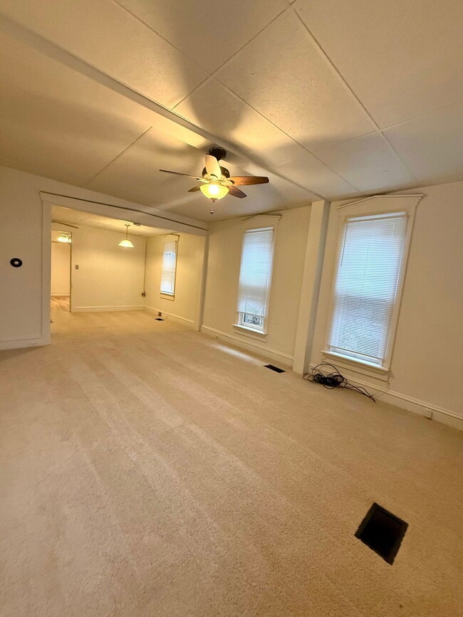 144 E Main St in Brownstown, PA - Building Photo - Building Photo