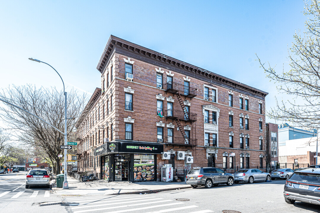 126 Marion St in Brooklyn, NY - Building Photo