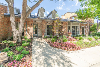 Chateau on The River in Fort Worth, TX - Foto de edificio - Building Photo