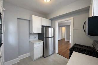 7327 N Honore St, Unit 3B in Chicago, IL - Building Photo - Building Photo