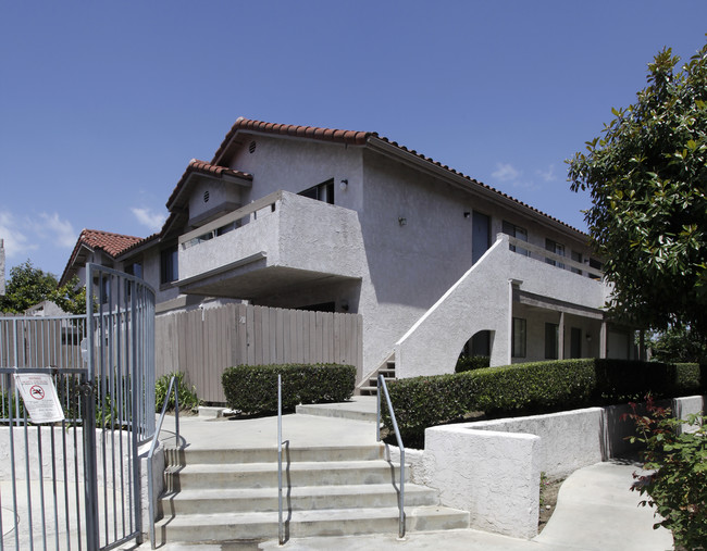 La Habra Manor in La Habra, CA - Building Photo - Building Photo