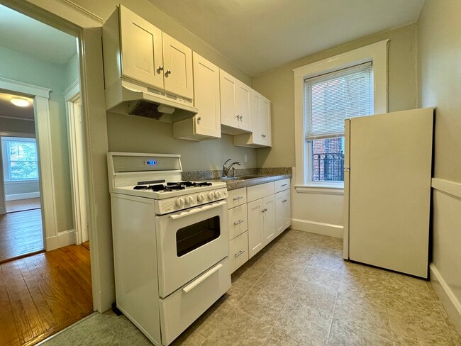 154 Summer St, Unit 3 in Somerville, MA - Building Photo - Building Photo