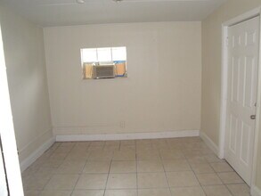 1101 Summer St in Palm Springs, FL - Building Photo - Building Photo