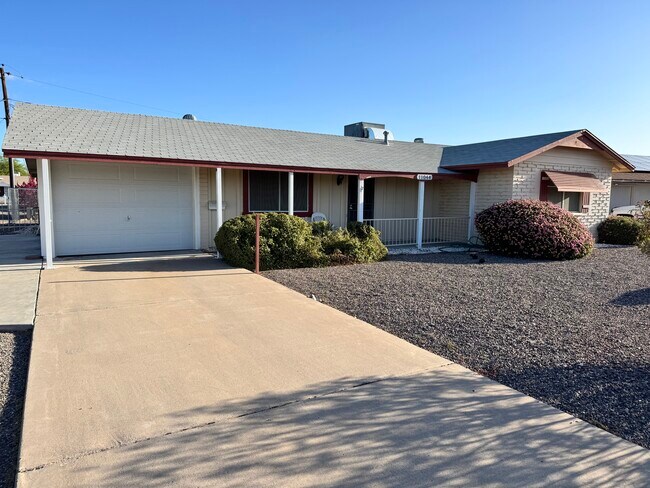 11044 W Sun City Blvd in Sun City, AZ - Building Photo - Building Photo