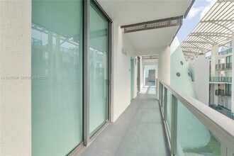 6000 Collins Ave in Miami Beach, FL - Building Photo - Building Photo