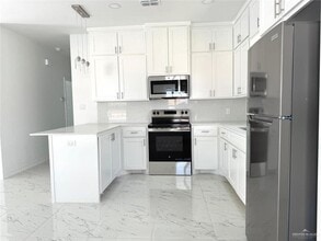 14 S 25th St in McAllen, TX - Building Photo - Building Photo
