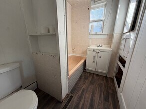 29 W 16th Ave in Hutchinson, KS - Building Photo - Building Photo