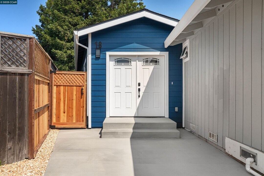 18 Del Sol Ct in Petaluma, CA - Building Photo