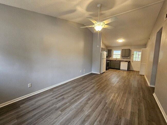 230 Cedar Crk Dr in Jacksonville, NC - Building Photo - Building Photo