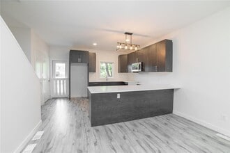 92 Pilgrim Ave in Winnipeg, MB - Foto de edificio - Building Photo