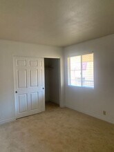4990 River Glen Dr in Las Vegas, NV - Building Photo - Building Photo