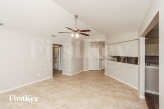 601 Londonderry Cir SE in Palm Bay, FL - Building Photo - Building Photo