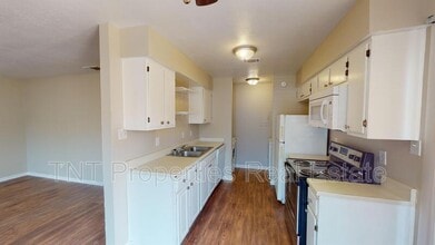 2805 Sprucewood St in Bryan, TX - Building Photo - Building Photo