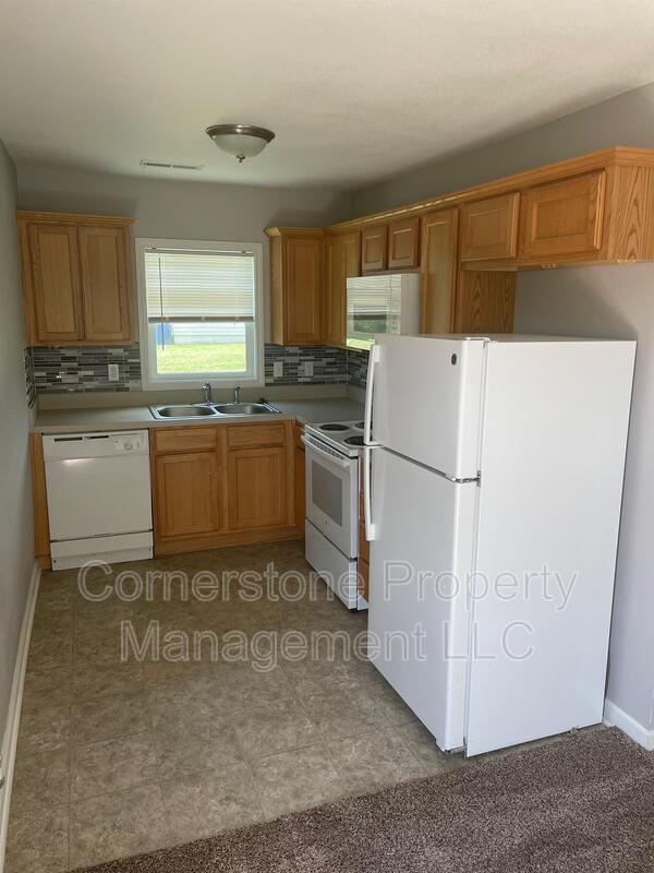 8190 Oak Dr in De Soto, KS - Building Photo - Building Photo