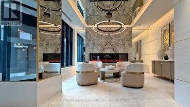 5858 Yonge St in Toronto, ON - Building Photo - Building Photo