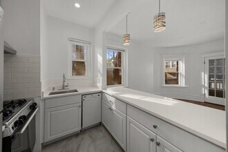88 Naples Rd, Unit 2 in Brookline, MA - Building Photo - Building Photo