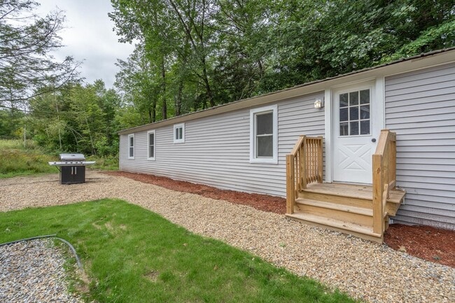 89 Kelley Pond Rd in New Hampton, NH - Building Photo - Building Photo