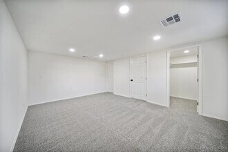 2807 E 3rd St, Unit B in Tulsa, OK - Foto de edificio - Building Photo