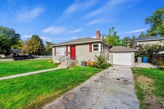 1104 E Dewey Ave in Nampa, ID - Building Photo - Building Photo