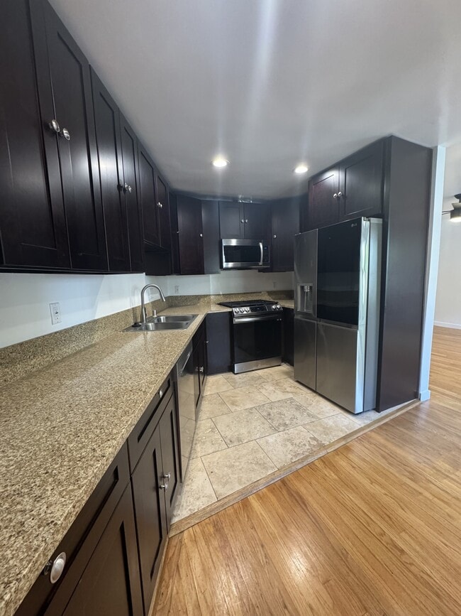 855 Moraga Dr