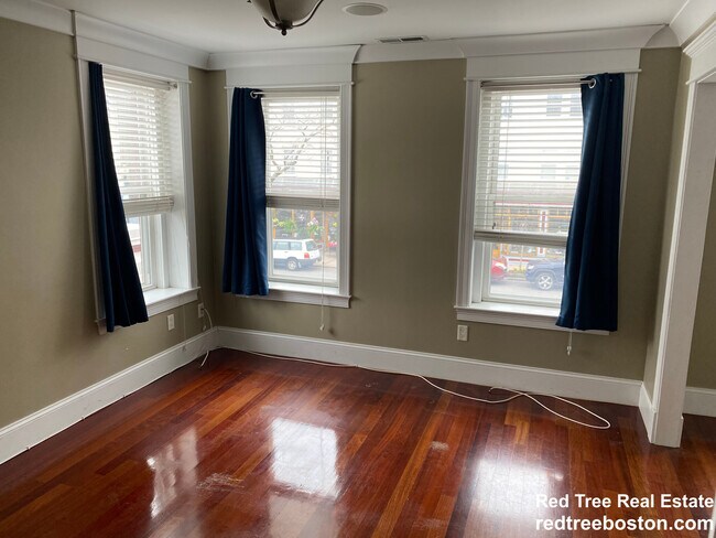 632 E Broadway, Unit 4 in Boston, MA - Building Photo - Building Photo