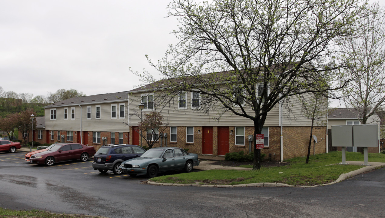 Rolling Ridge Townhomes in Cincinnati, OH - Building Photo