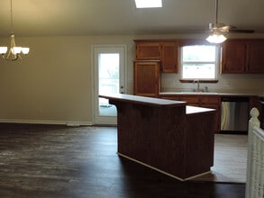 711 Hallbrooke Dr in Warrensburg, MO - Building Photo - Building Photo