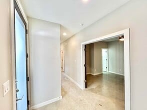 2204 Lola Ct in Dallas, TX - Building Photo - Building Photo