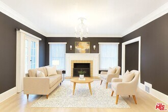 6551 Franklin Ave in Los Angeles, CA - Building Photo - Building Photo