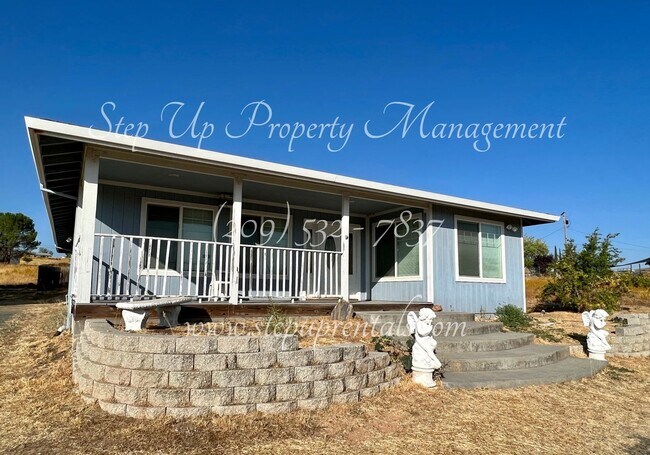 9733 Rastro Way in La Grange, CA - Building Photo - Building Photo